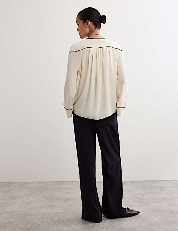 Μεταξωτό τοπ με λεπτομέρεια στον ώμο και δέσιμο στη λαιμόκοψη - GR