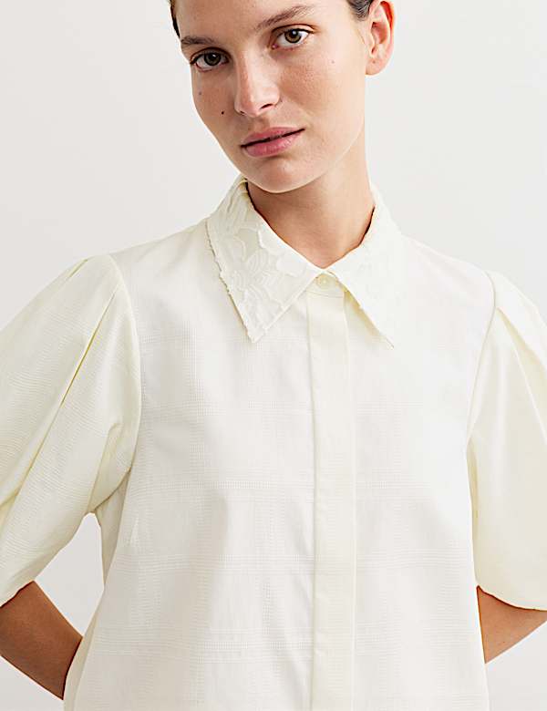 Camisa con cuello de organza texturizada y alto contenido de algodón - ES