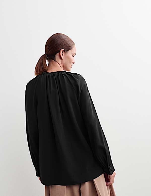 Τοπ με κουμπιά σε όλο το μήκος και σούρες στη λαιμόκοψη από 100% μετάξι - GR