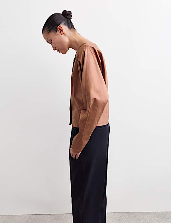 Top plissé en coton à col en V et fermeture boutonnée - FR