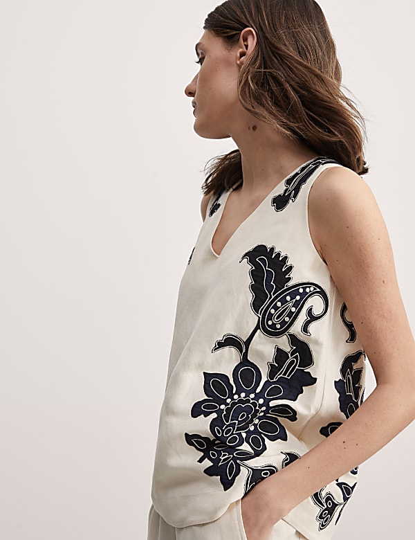 Linen Rich Applique V-Neck Top - GR