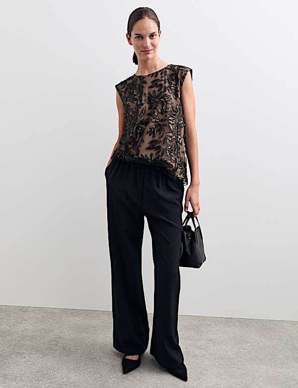 Κοντομάνικο τοπ με στρογγυλή λαιμόκοψη και διακοσμητικές παγιέτες - GR