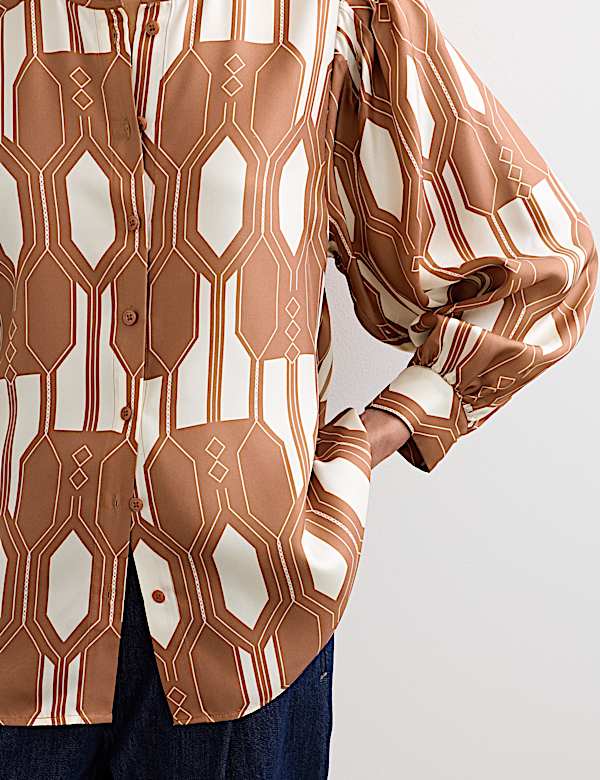 Zuiver zijden top in een relaxed-fit model met geometrisch motief - NL