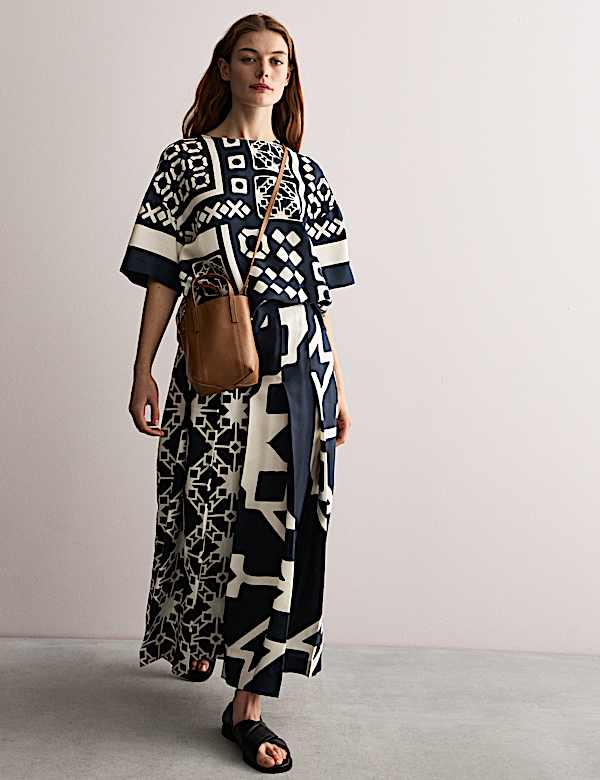 Monochrome Geometric Boxy T-Shirt - AU