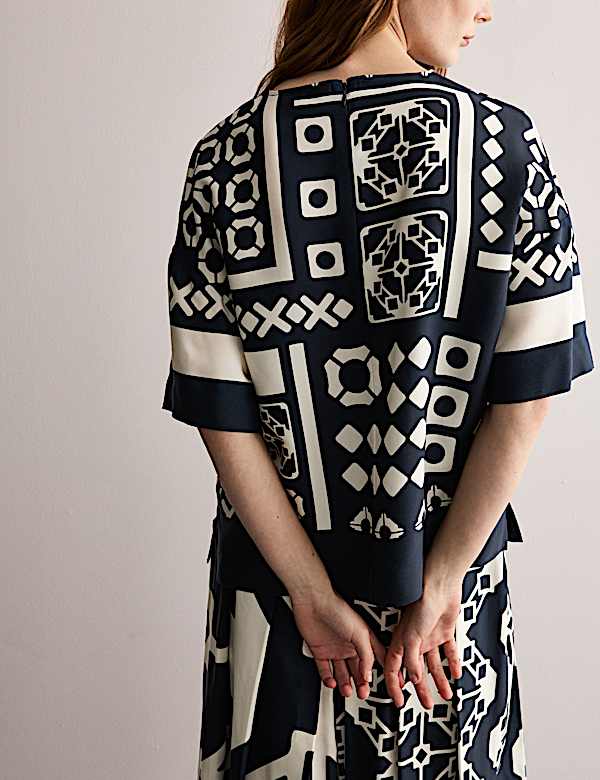 Monochrome Geometric Boxy T-Shirt - AU