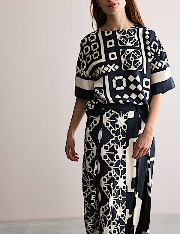 Monochrome Geometric Boxy T-Shirt - AU