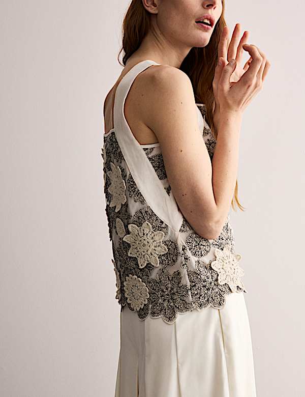 Onderhemdje met bloemappliqué - NL