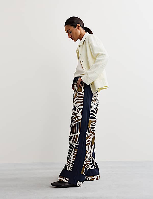 Italiaans kort boucl&eacute;jasje van tweed met ruitmotief - NL