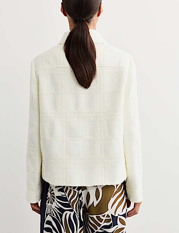 Italiaans kort boucl&eacute;jasje van tweed met ruitmotief - NL