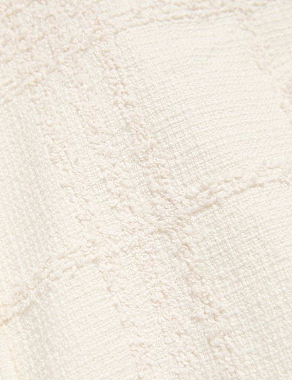 Italiaans kort boucl&eacute;jasje van tweed met ruitmotief - NL