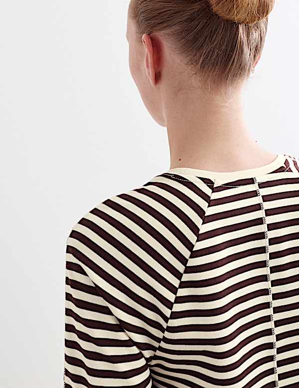 Top &agrave; rayures et d&eacute;tail couture - CA