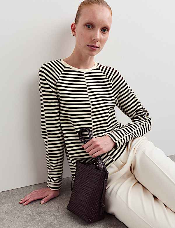 Top &agrave; rayures et d&eacute;tail couture - CA