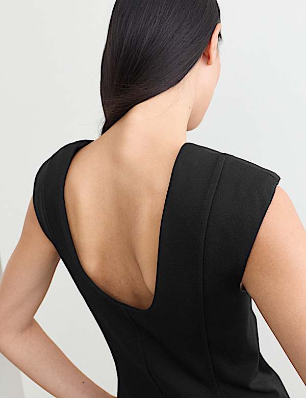 Scoop Neck Slim Fit Scoop Back Vest - CH