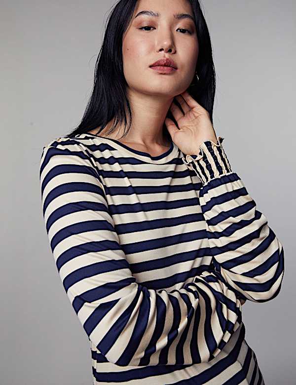 Atasan Lengan Blouson Transparan Jersey Motif Garis - ID