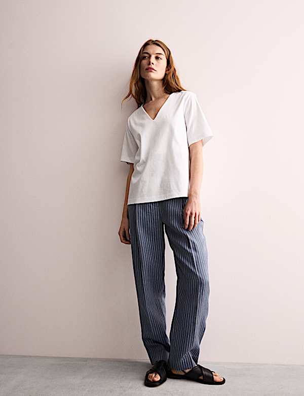 T-shirt boxy à col en V en coton mercerisé - BE