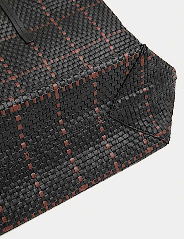 Bolso tote 100 % de piel con diseño entramado - ES