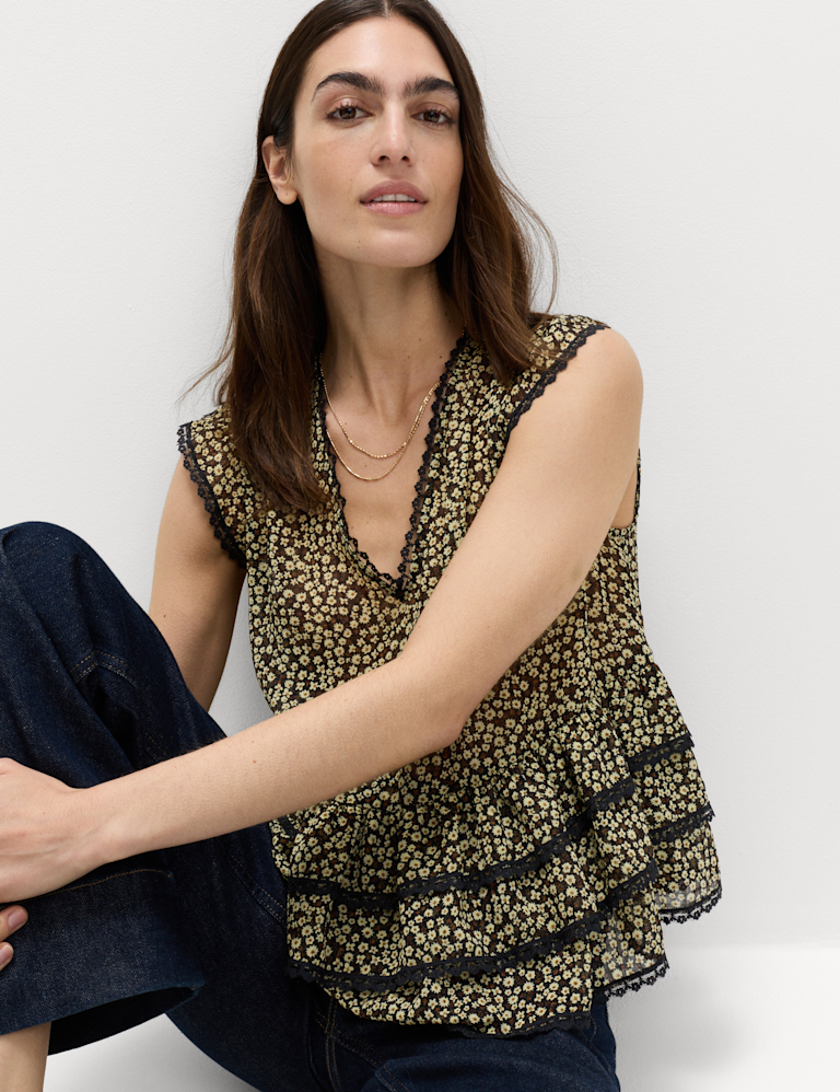 Ditsy Floral V-Neck Ruffle Top