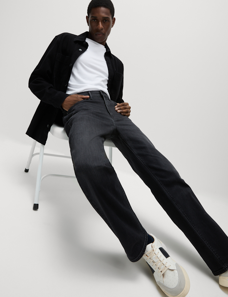 Loose Fit Stretch Jeans