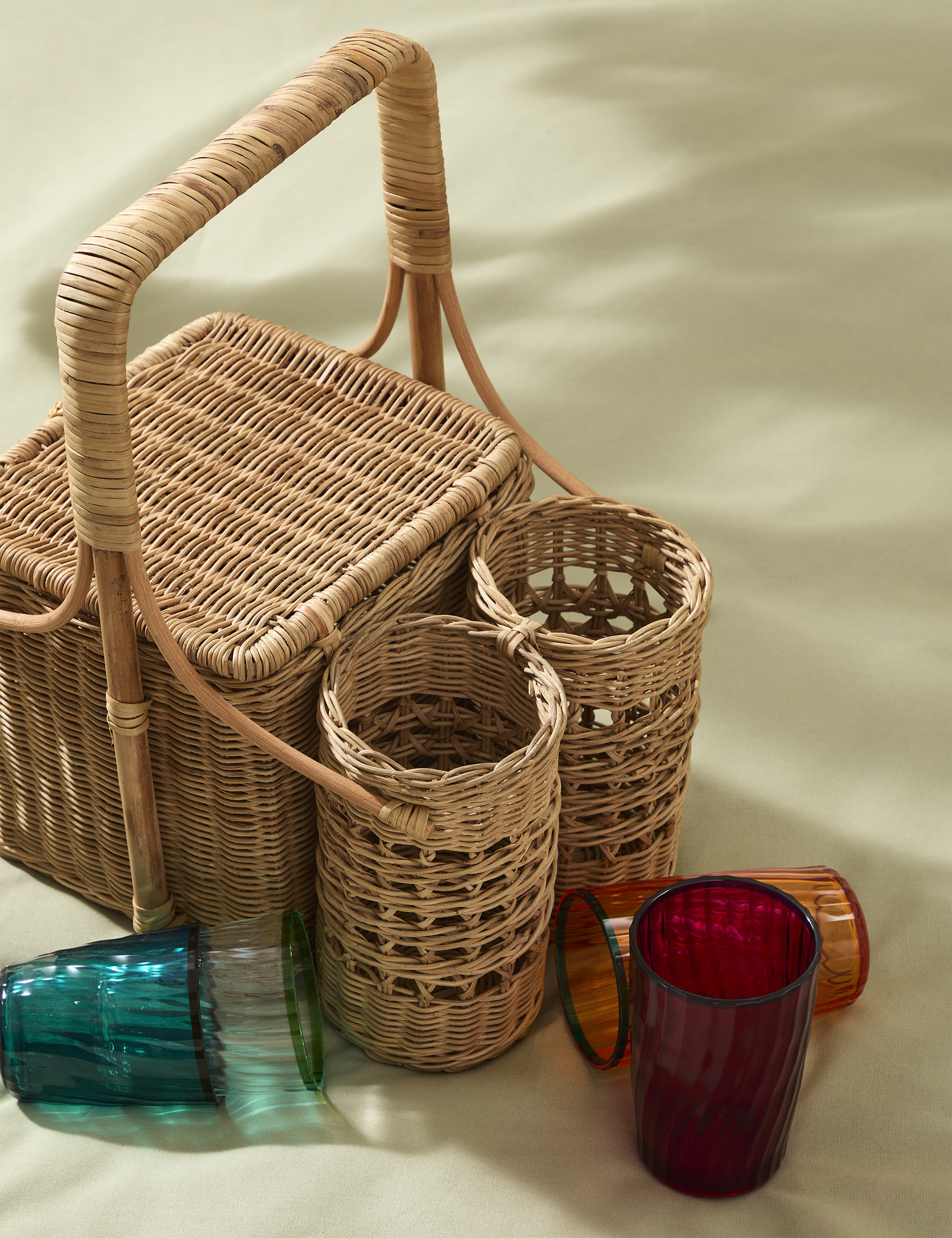 Rattan Picnic Hamper 1 of 7