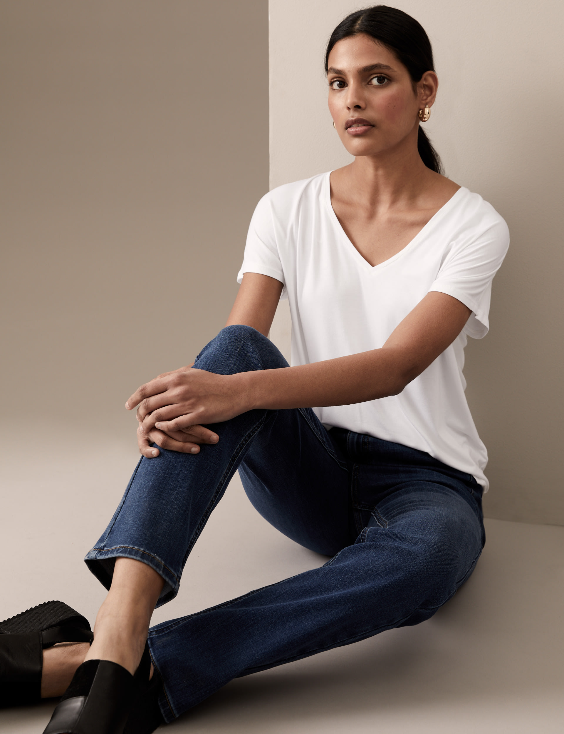 Jersey V-Neck Relaxed T-Shirt 3 of 5