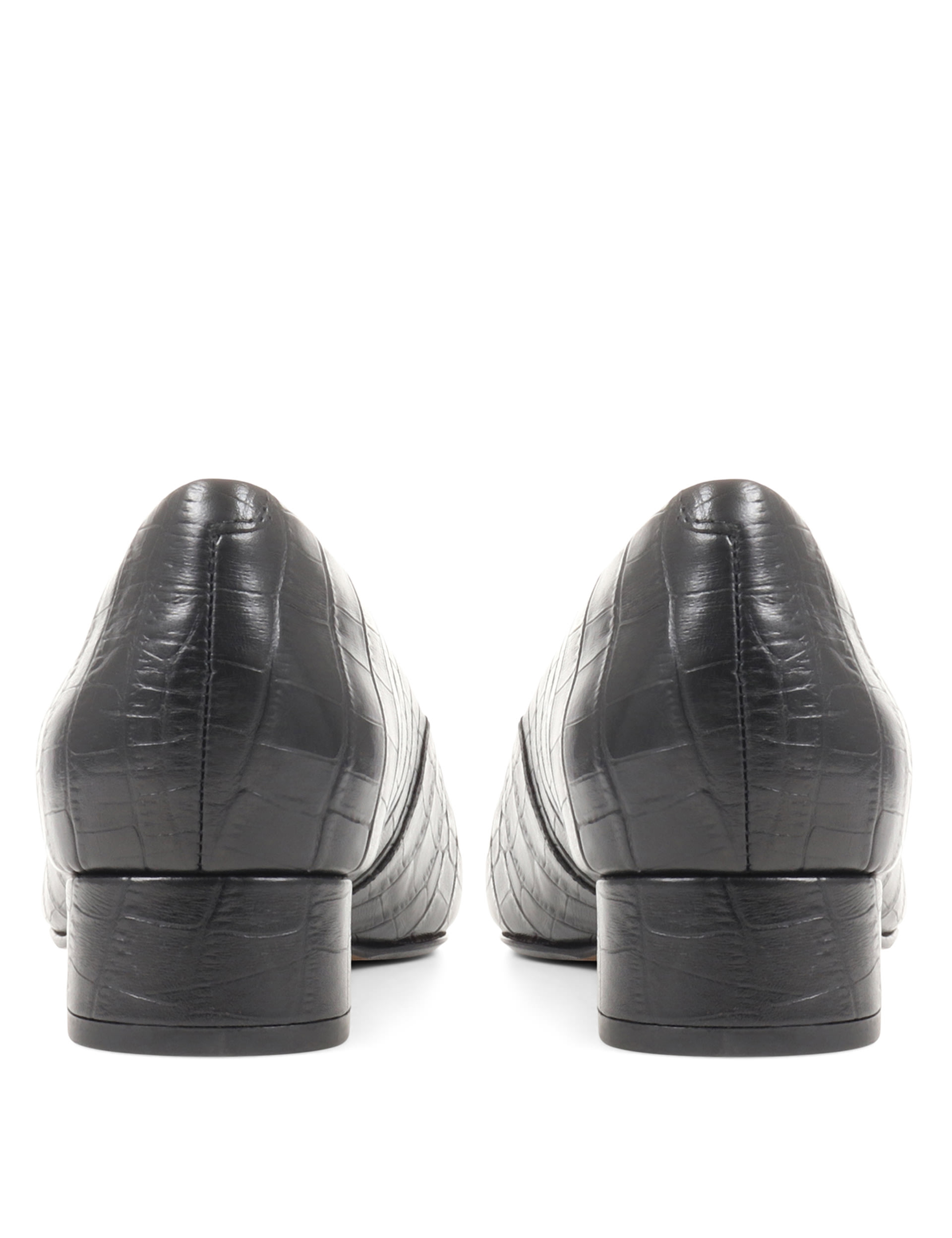 block heel pointed shoes