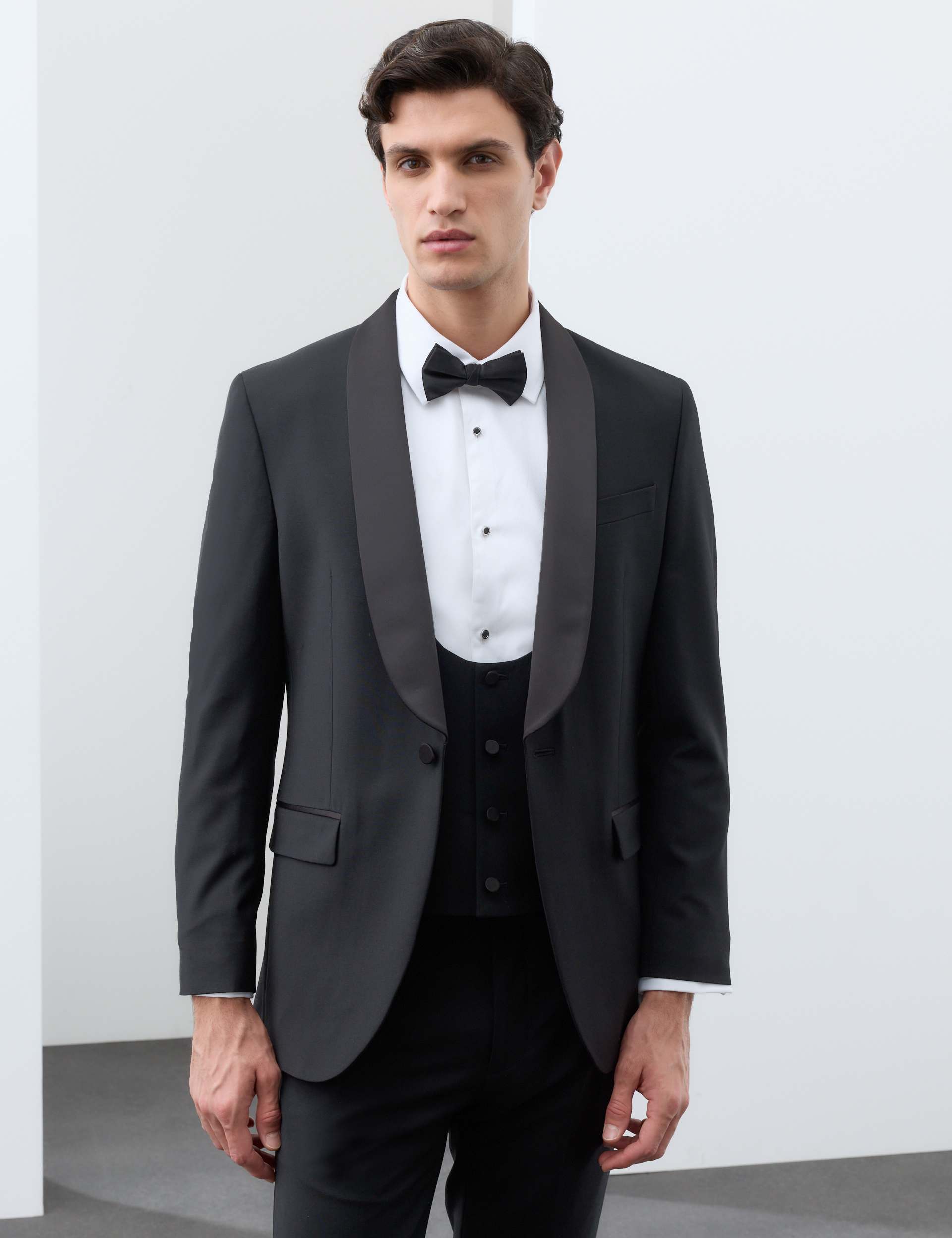 3 Piece Tailored Fit Performance Tuxedo Suit thumbnail 6