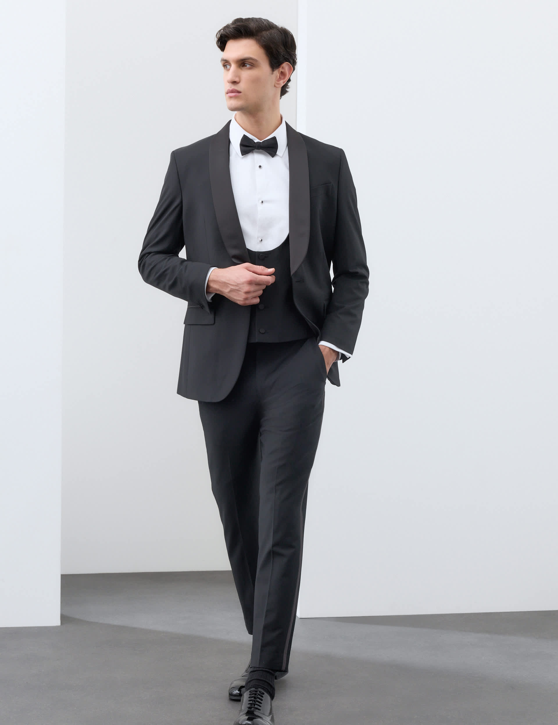 3 Piece Tailored Fit Performance Tuxedo Suit thumbnail 5