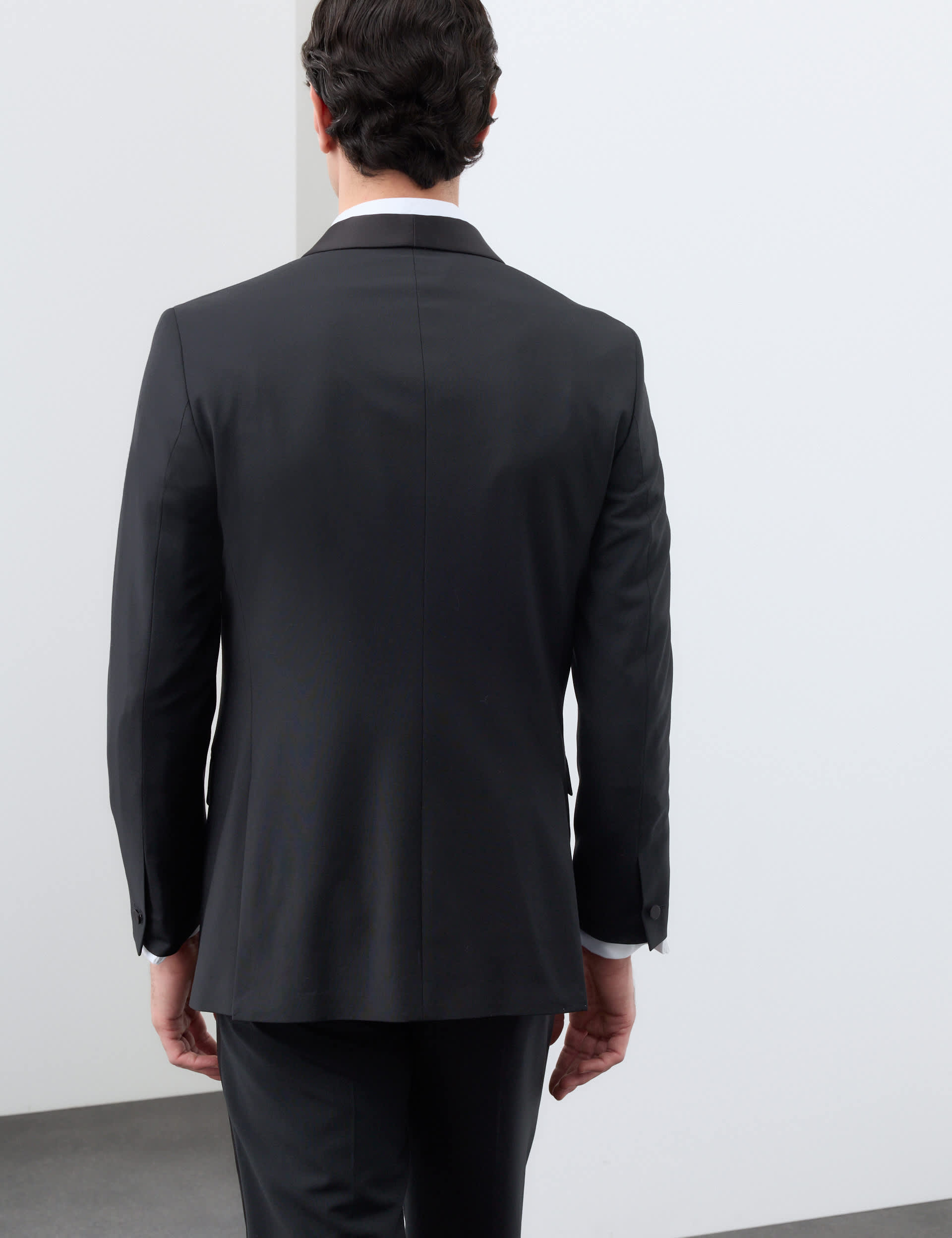 2 Piece Tailored Fit Performance Tuxedo Suit thumbnail 4