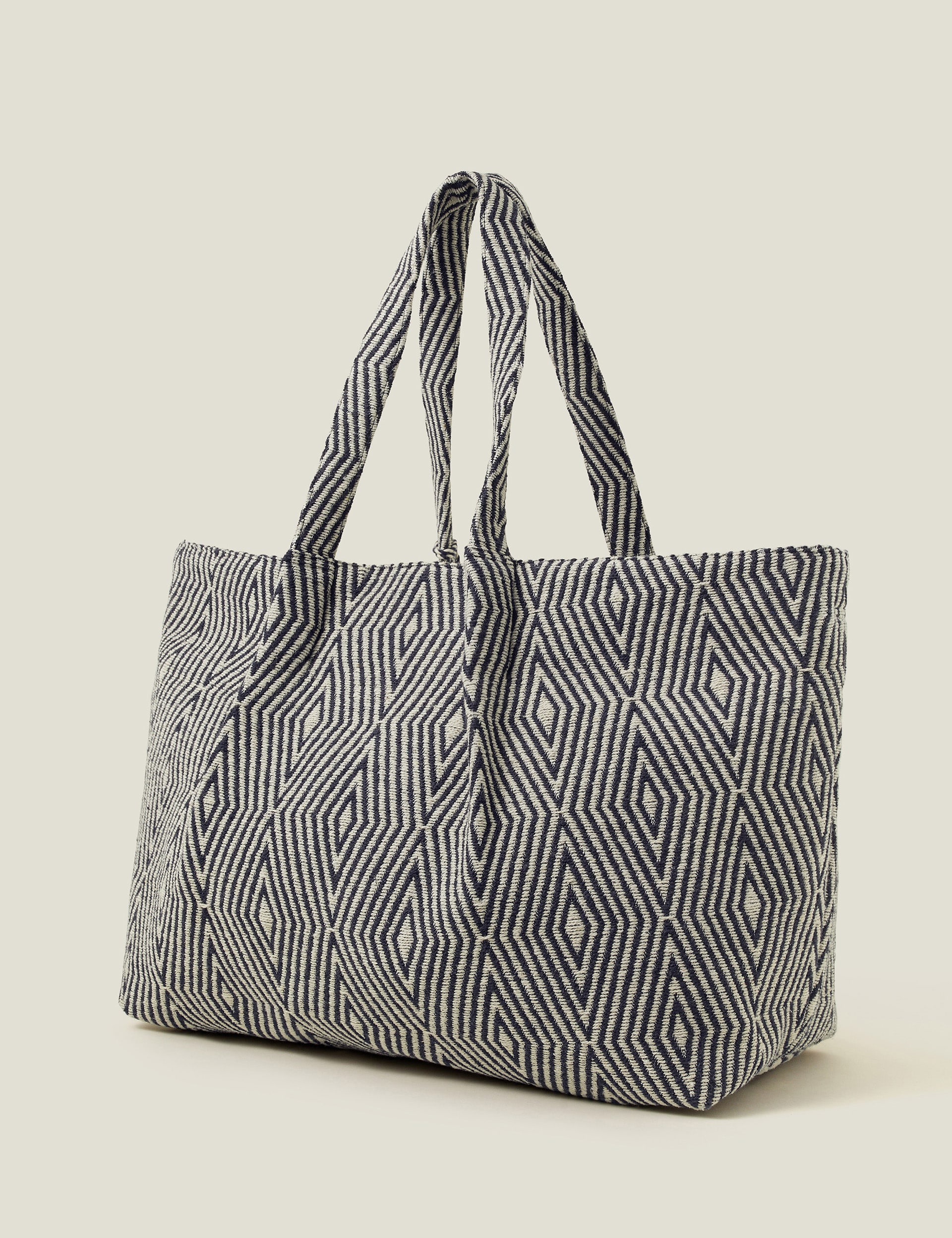 Accessorize weekend bag shop