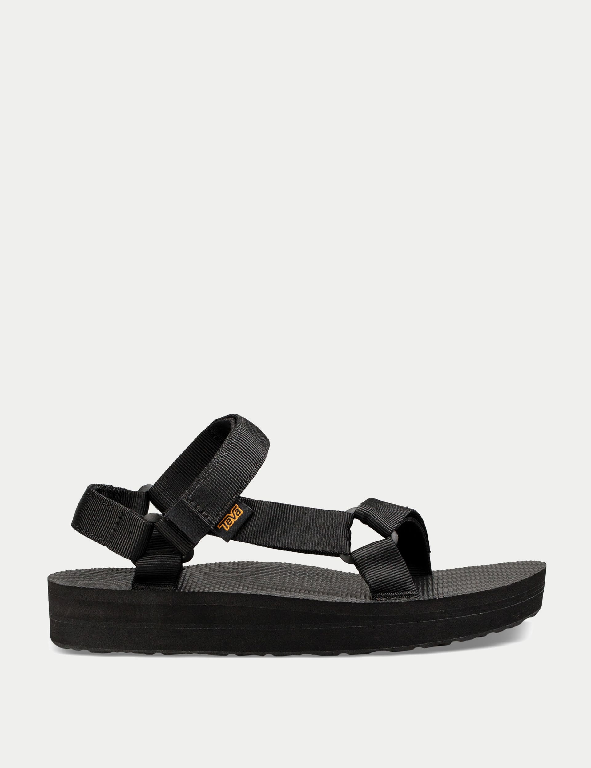 Midform universal outlet
