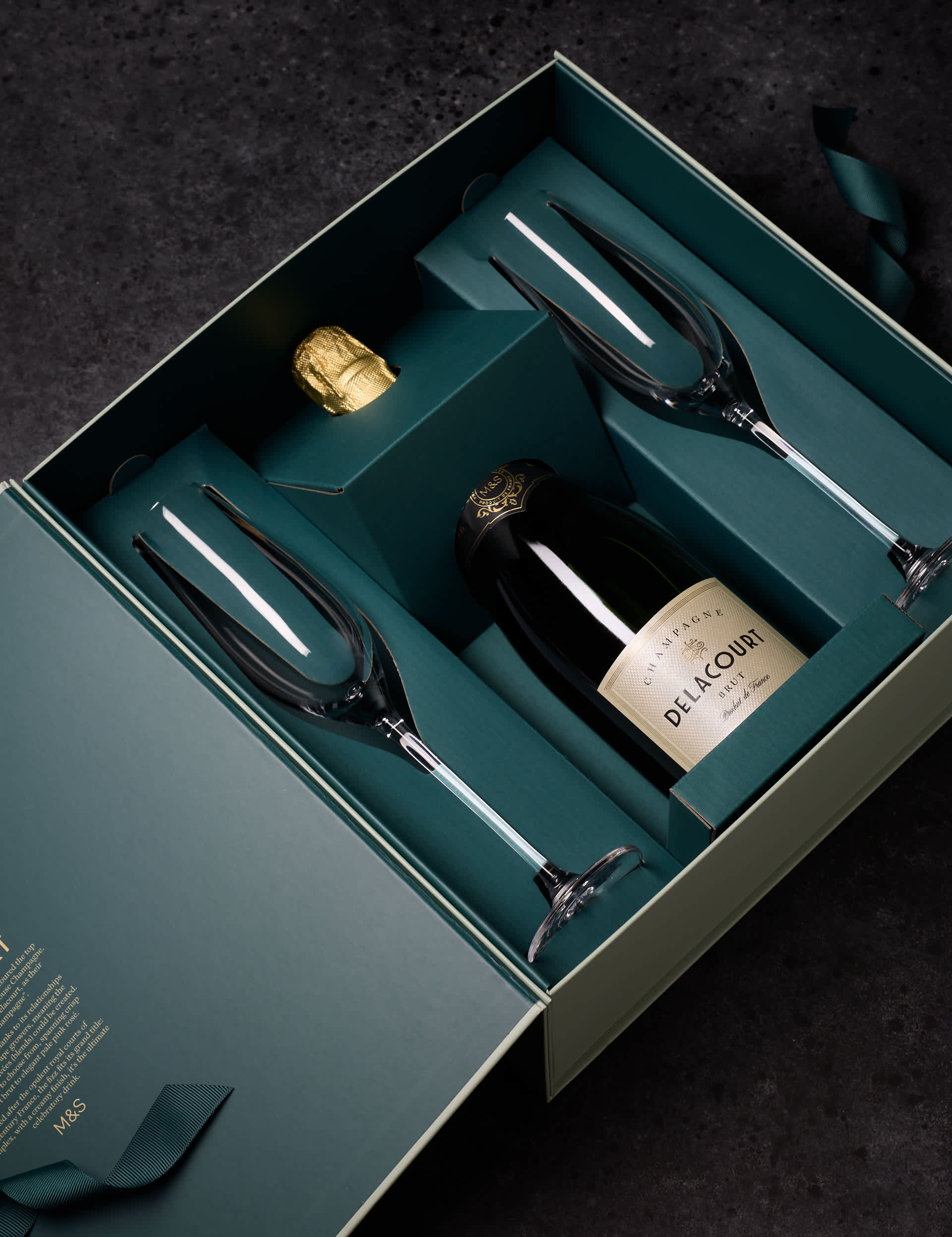 Delacourt Champagne & Glasses Gift