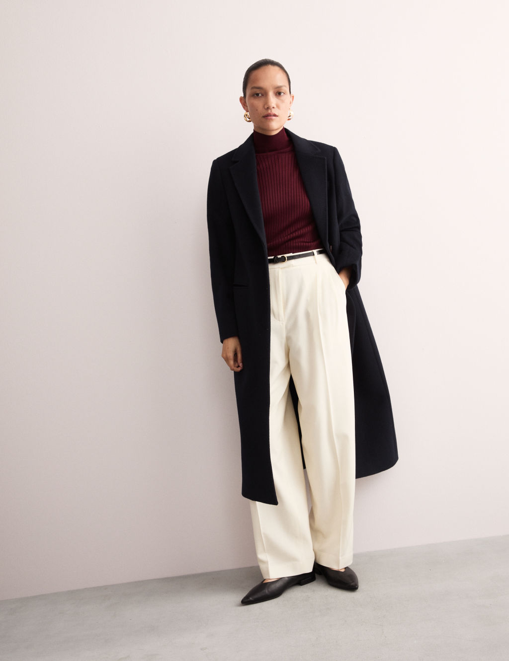 Jaeger black longline boyfriend coat is a classic shape, perfect for keeping warm when the temperature drops. It's cut from pure wool to a regular fit, with a lapel collar and branded buttons at the single-breasted front. Throw on over your work or weekend ensembles for effortless style.