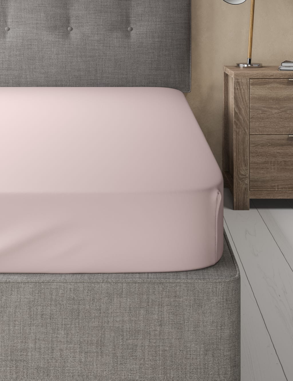 Egyptian Cotton Sateen 400 Thread Count Fitted Sheet 1 of 3