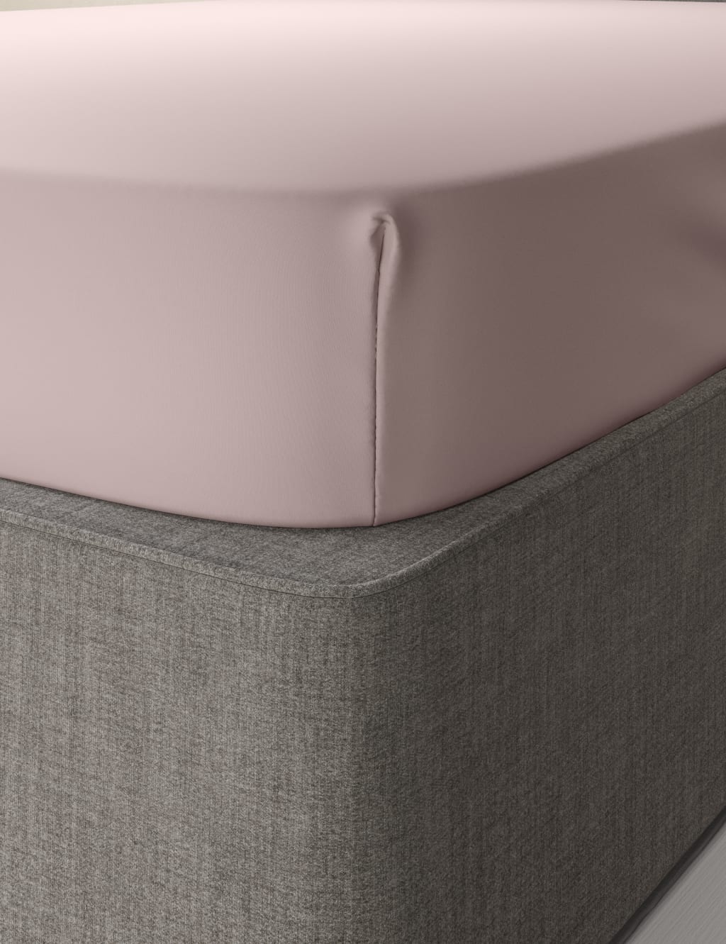 Egyptian Cotton Sateen 400 Thread Count Fitted Sheet 2 of 3