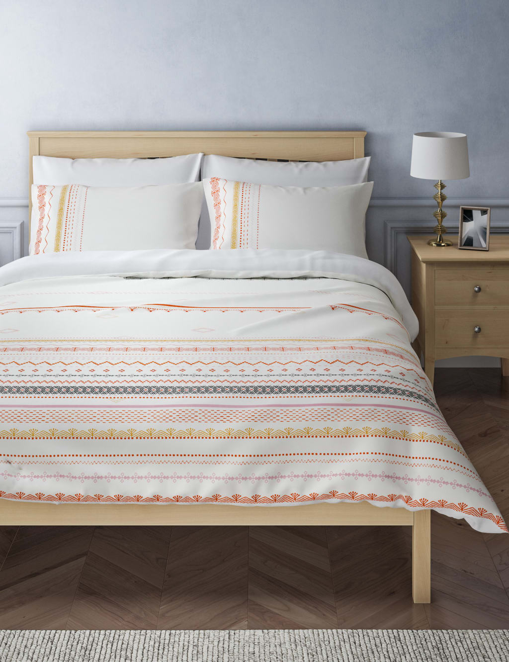 Decorative Aztec Printed Bedding Set 4 of 4