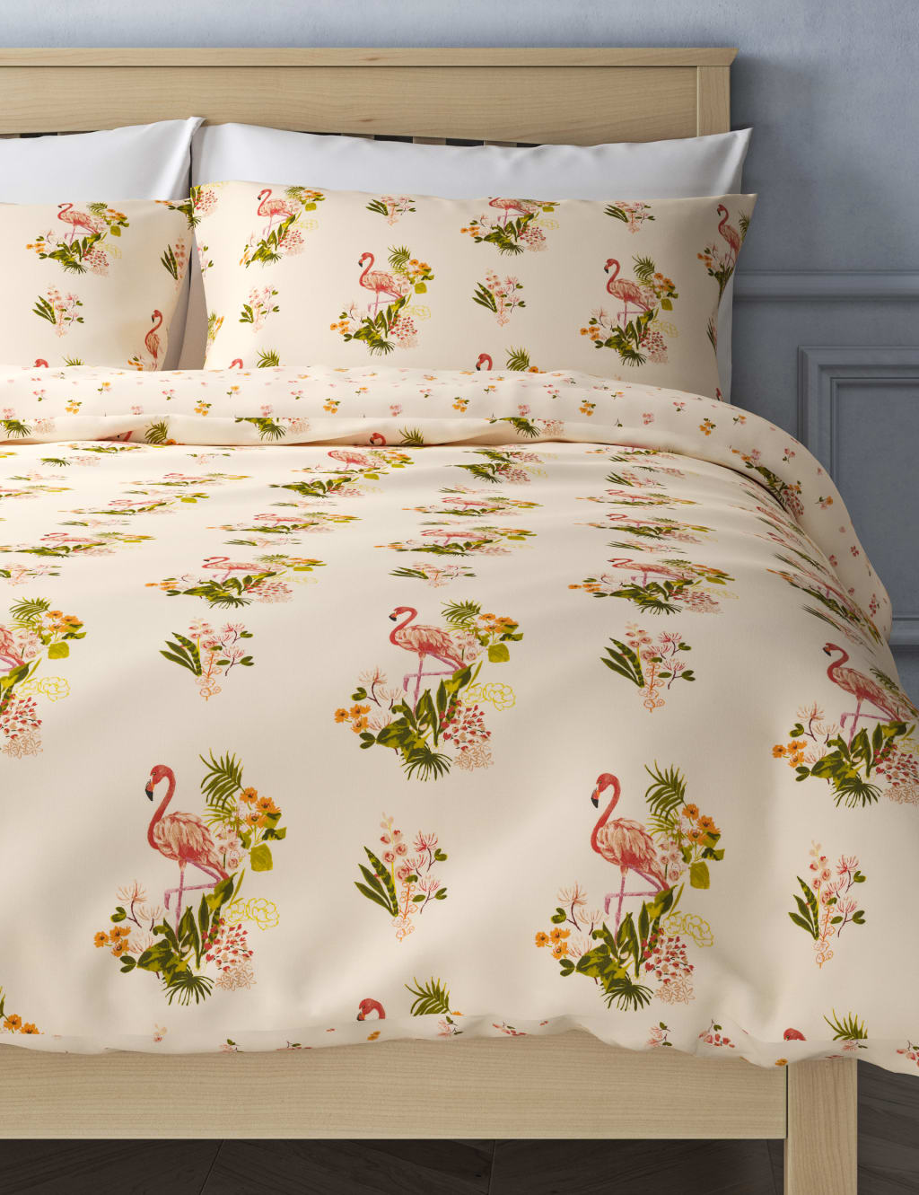 Floral Flamingo Print Bedding Set 1 of 4