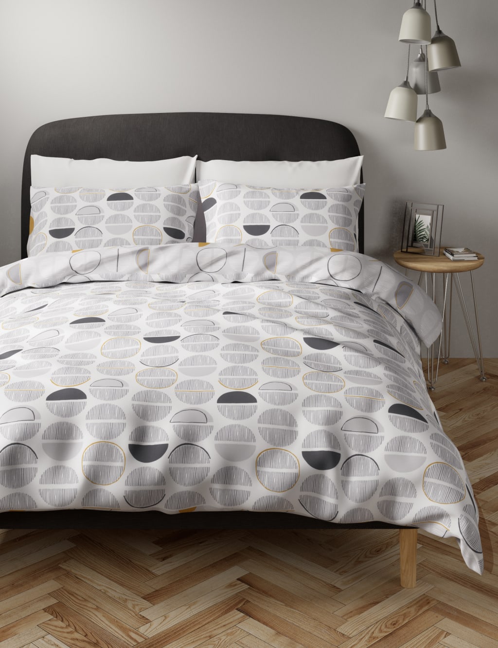 Spotty Bedding Set 1 of 4