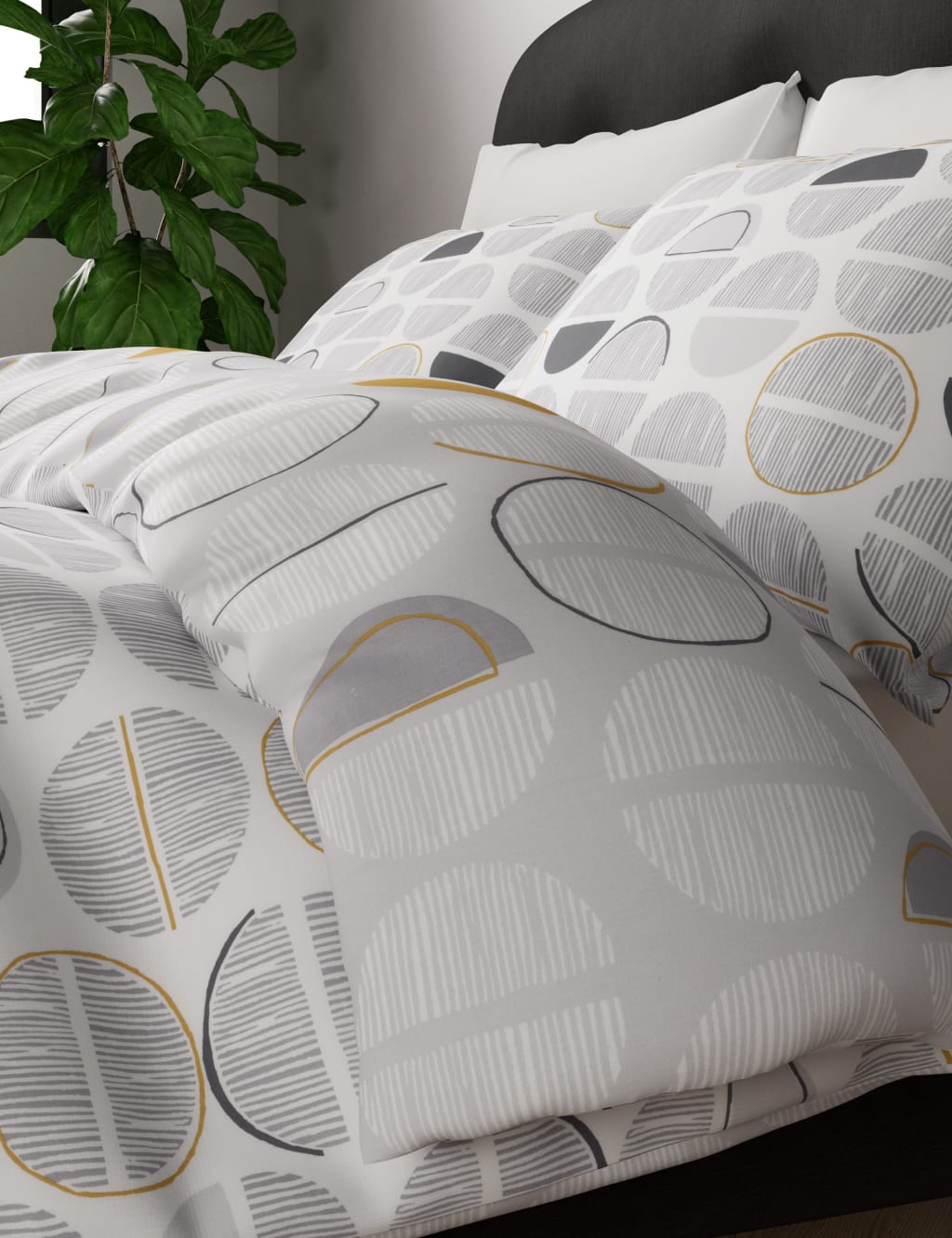 Spotty Bedding Set 3 of 4