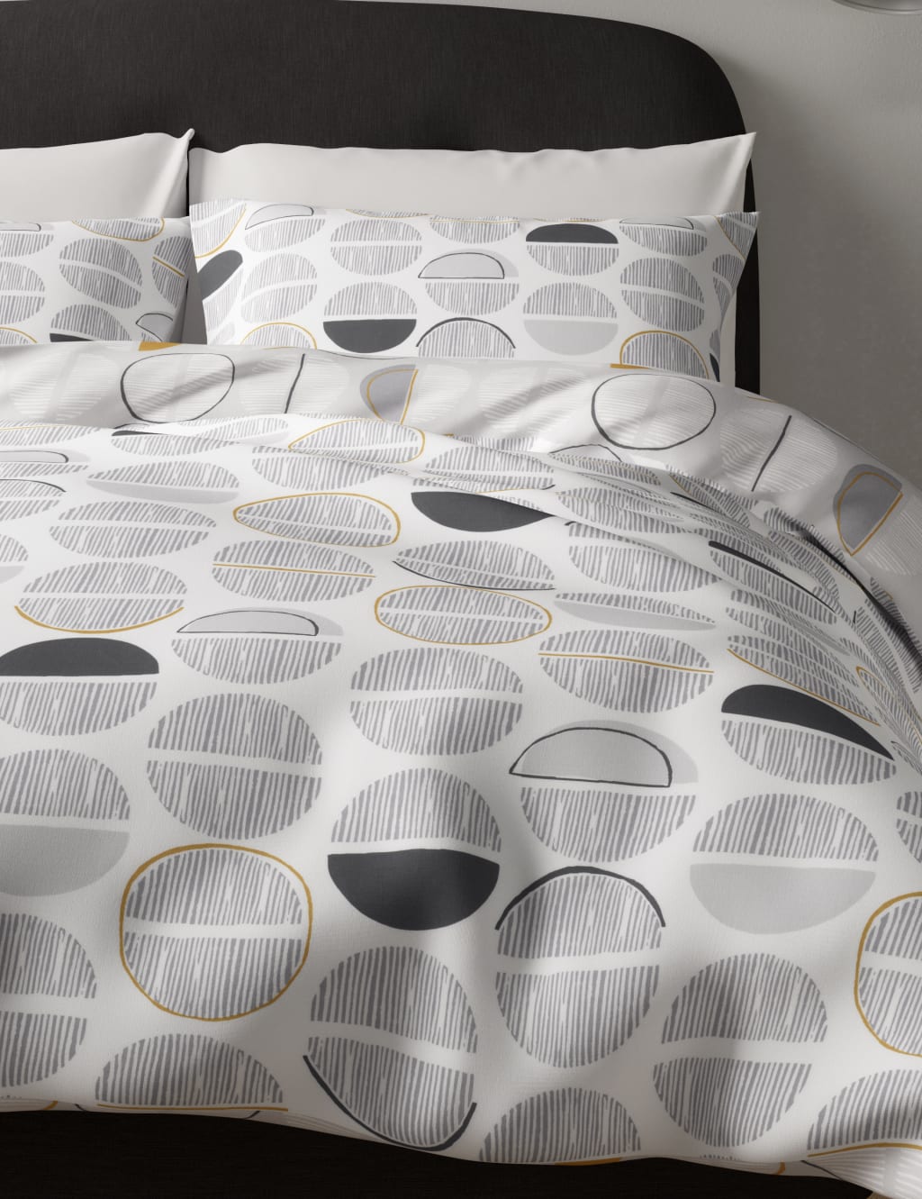 Spotty Bedding Set 4 of 4