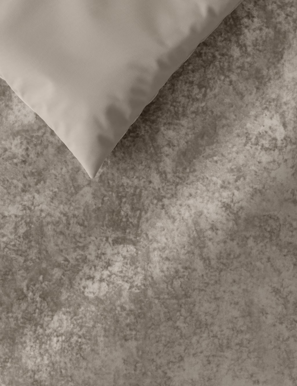Velvet Bedding Set 2 of 4