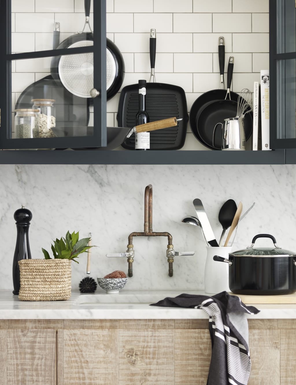 Aluminium Non-Stick 28cm Frying Pan 2 of 2