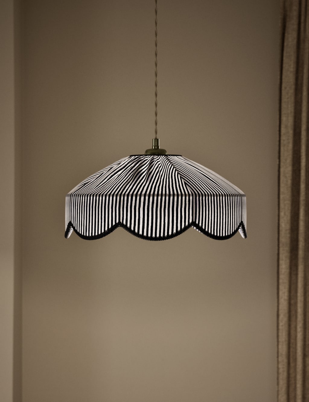 Striped Scallop Lamp Shade 2 of 5