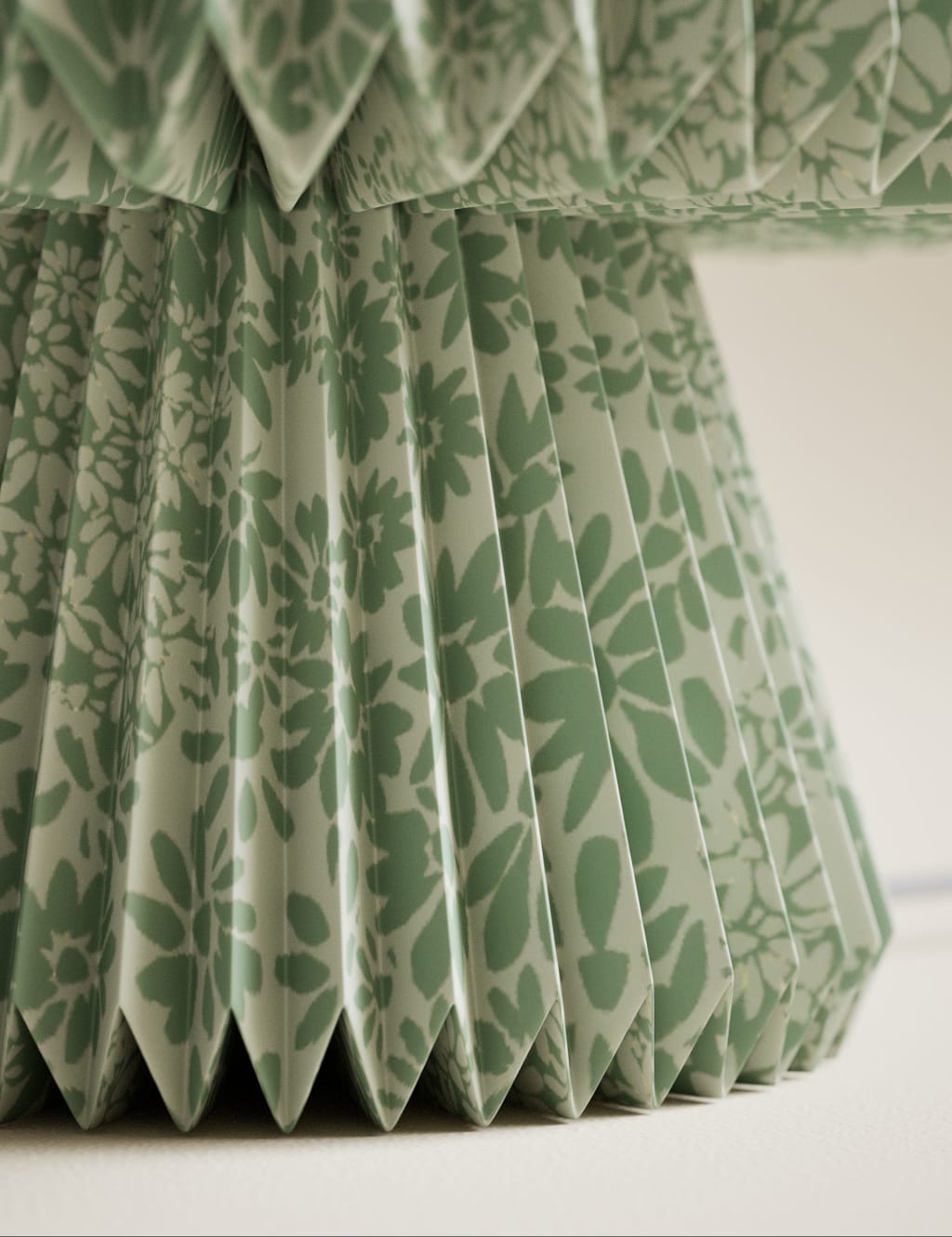 Paper Daisy Table Lamp 4 of 5