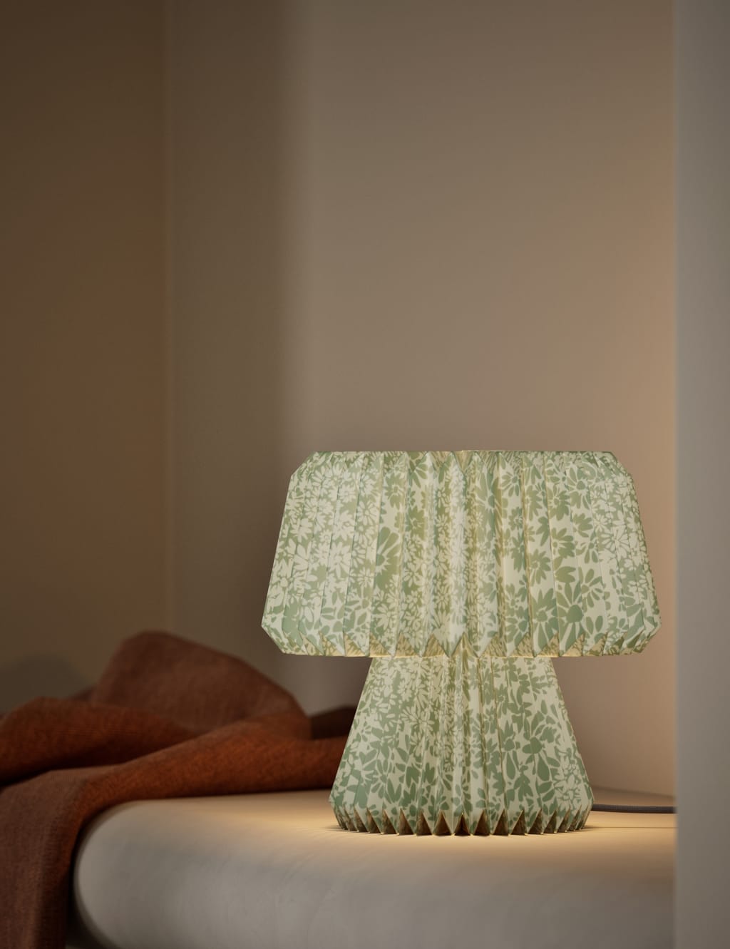 Paper Daisy Table Lamp 2 of 5