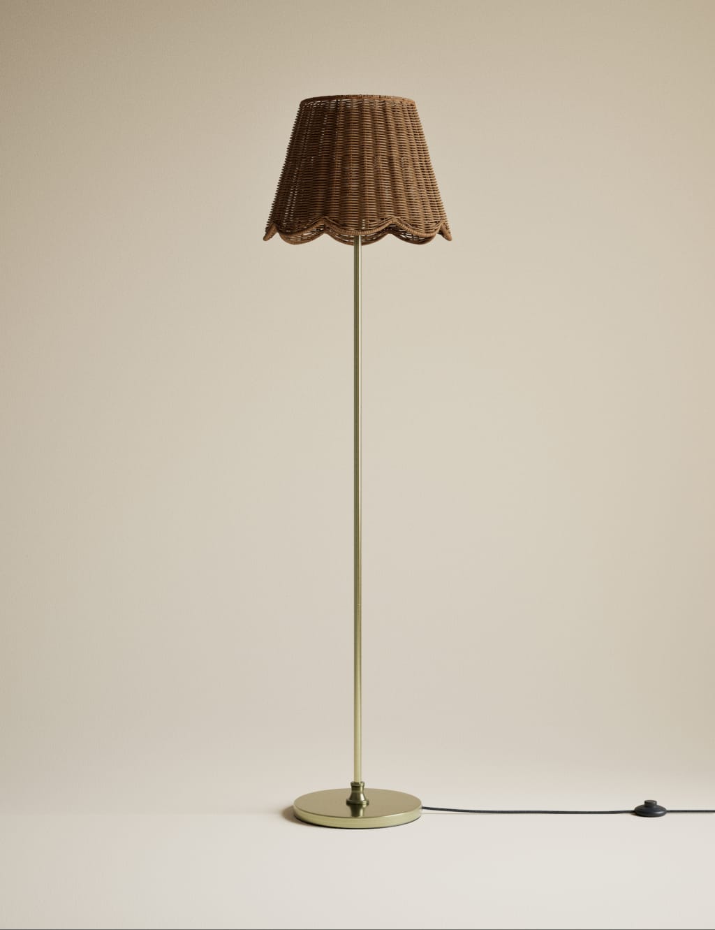 Wicker Scallop Shade Floor Lamp 3 of 5