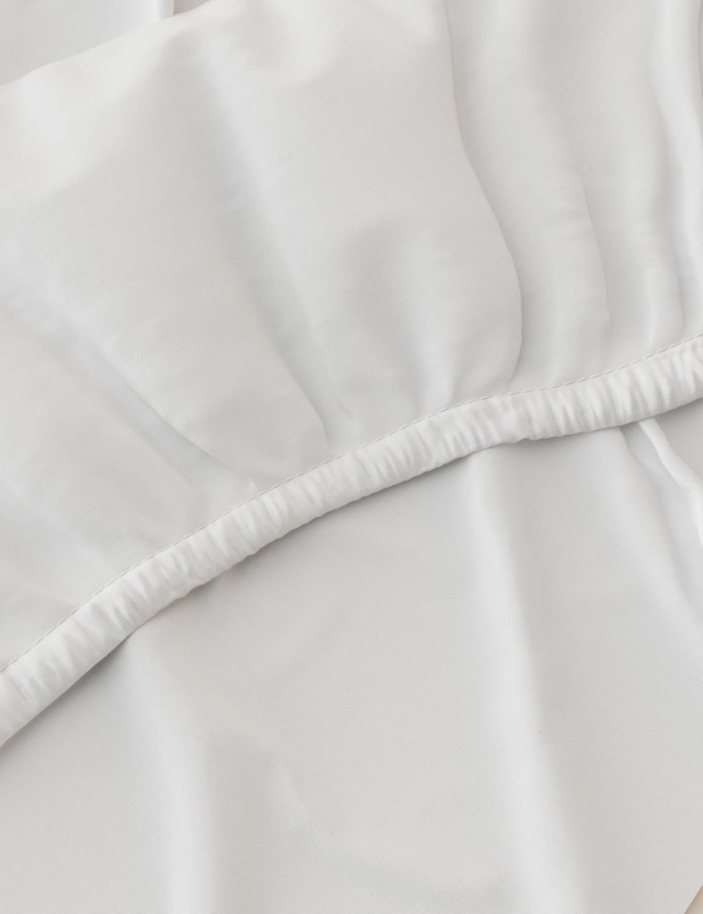 Egyptian Cotton 230 Thread Count Extra Deep Fitted Sheet 3 of 3
