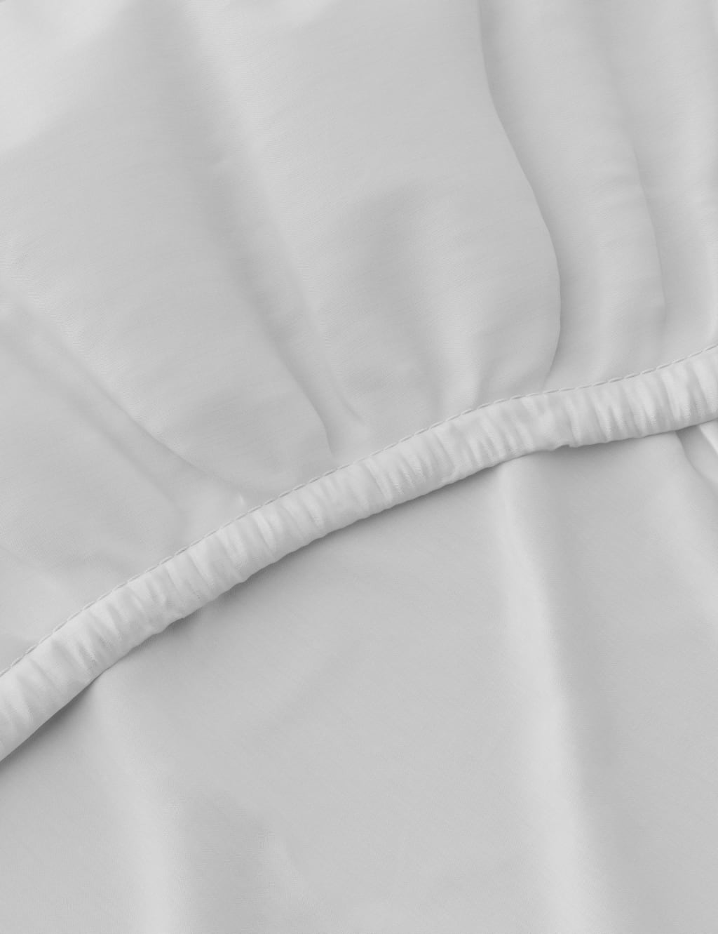 600 Thread Count Sateen Extra Deep Fitted Sheet 2 of 3