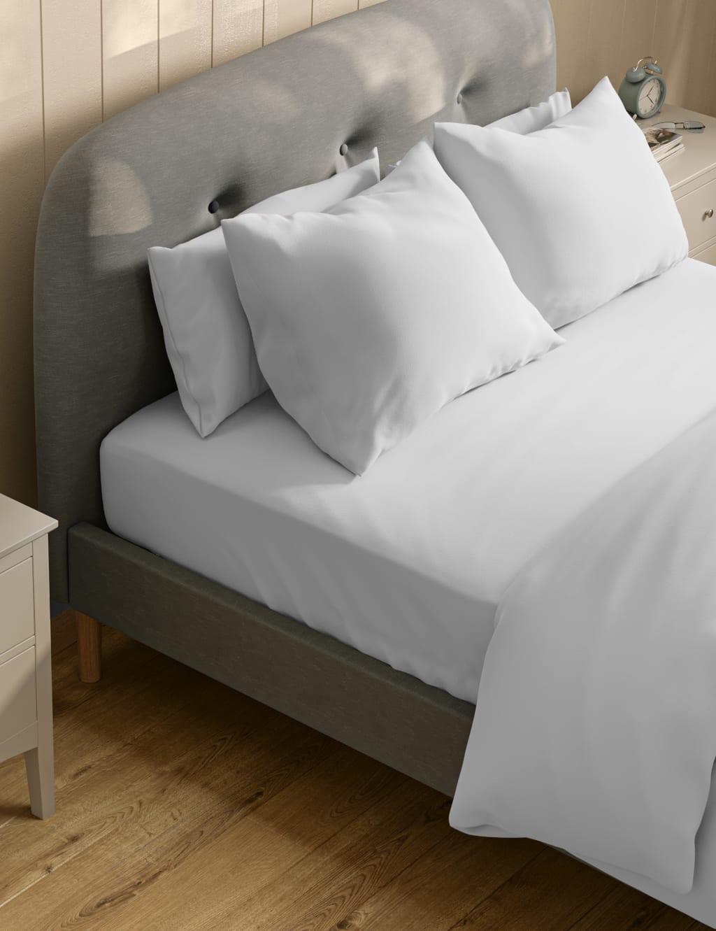 Pure Cotton 300 Thread Count Fitted Sheet 2 of 4