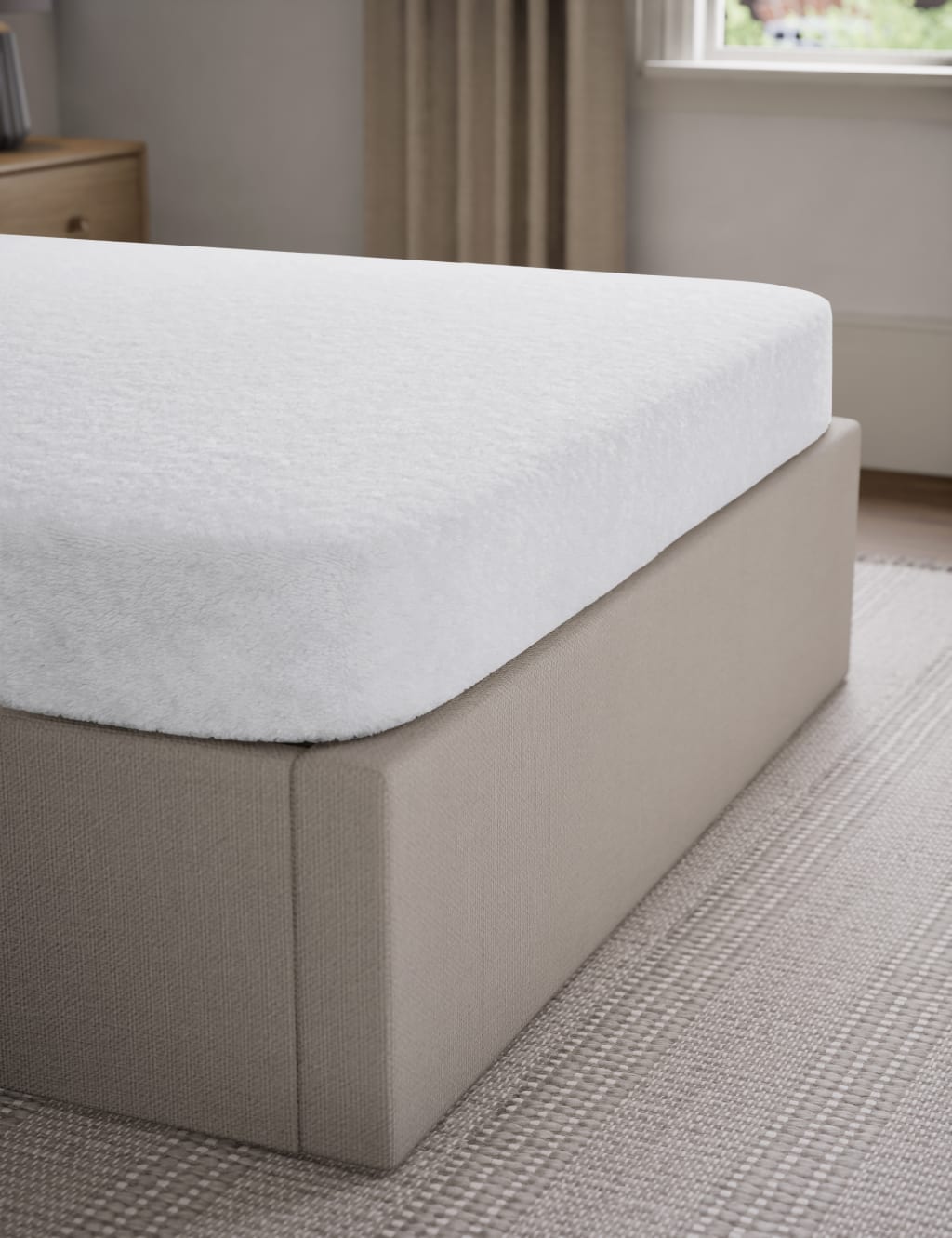 Teddy Fleece Fitted Sheet 3 of 4