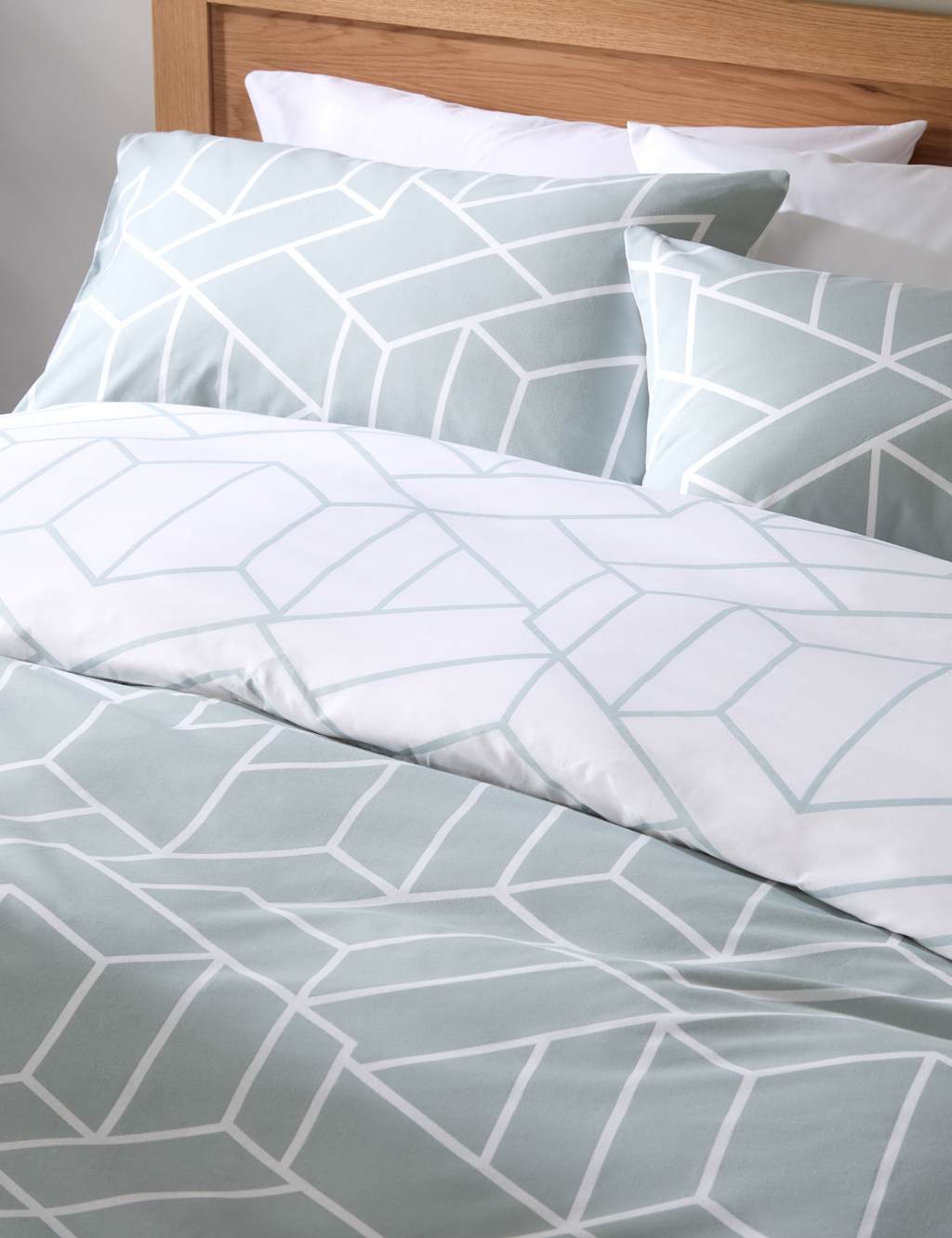 Cotton Blend Geometric Bedding Set 1 of 8